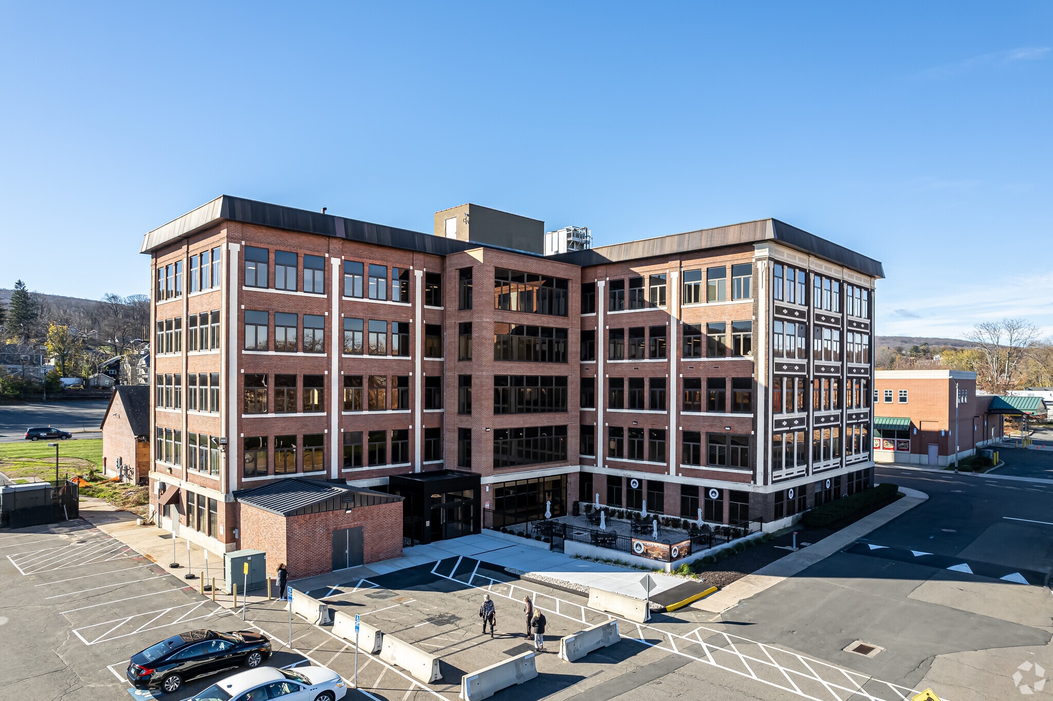 10 Main St, Bristol, CT à louer Photo principale– Image 1 sur 29