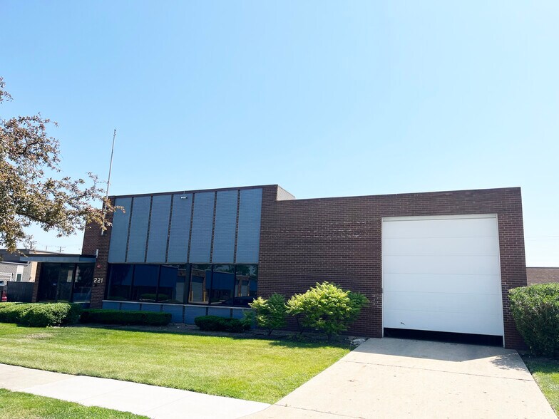 221 King St, Elk Grove Village, IL à vendre - Photo de l’immeuble – Image 1 sur 4