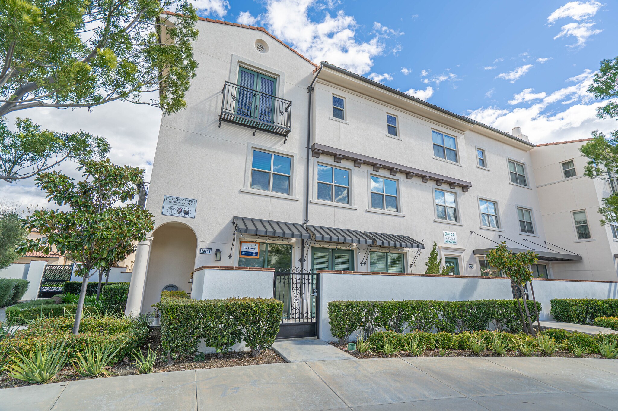 26266 Prima Way, Santa Clarita, CA à louer Photo principale– Image 1 sur 33