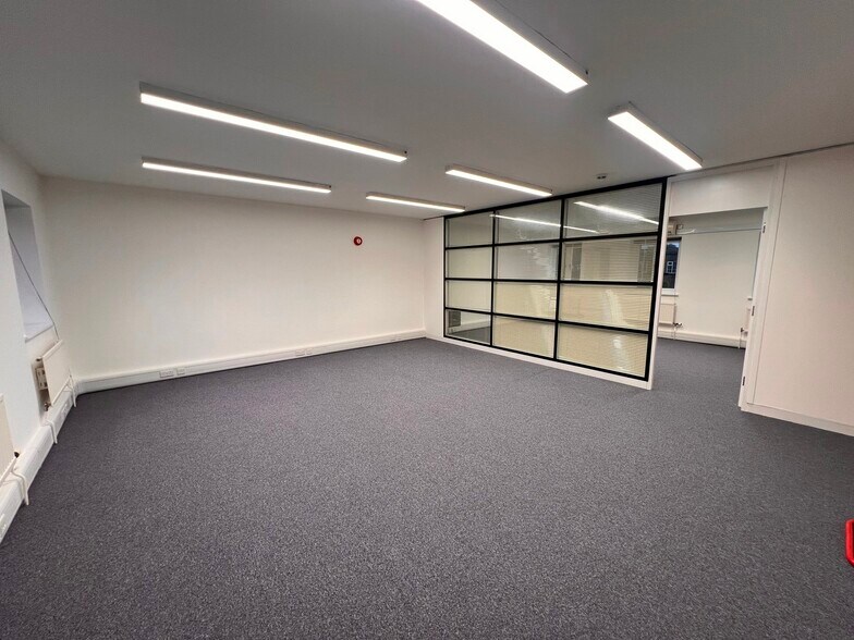 26-28 Mulgrave Rd, Sutton à louer - Photo de l’immeuble – Image 3 sur 5