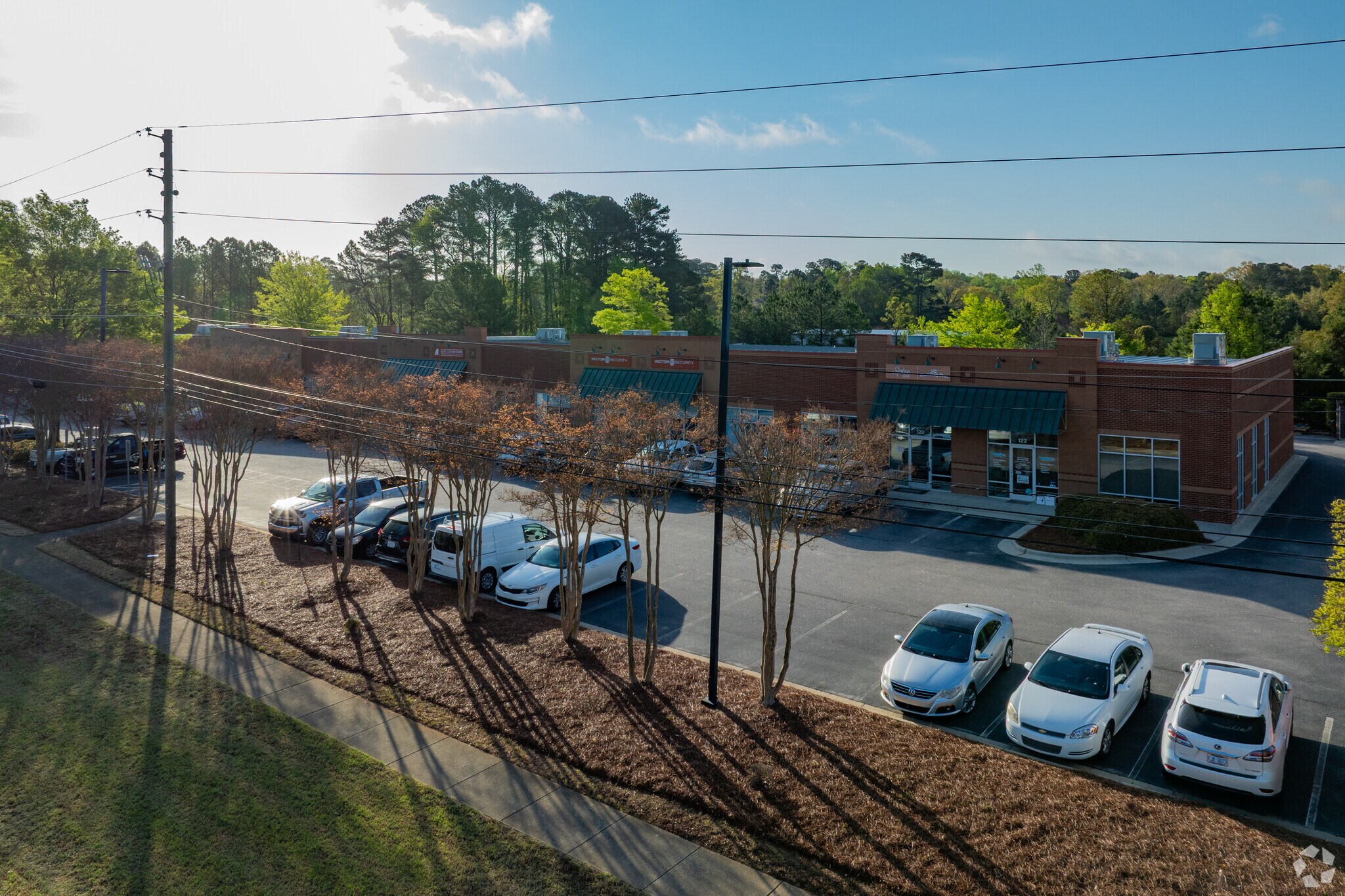 5605 Chapel Hill Rd, Raleigh, NC à louer Photo principale– Image 1 sur 8
