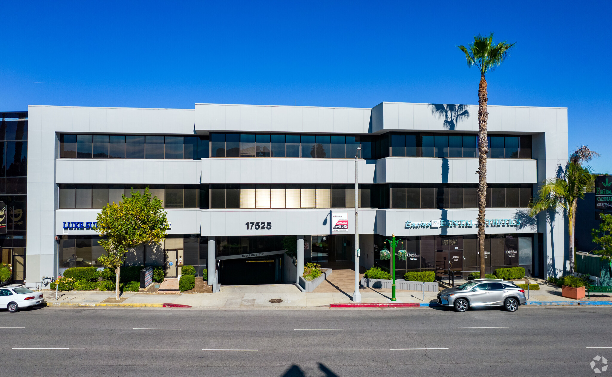 17525 Ventura Blvd, Encino, CA à louer Photo de l’immeuble– Image 1 sur 4
