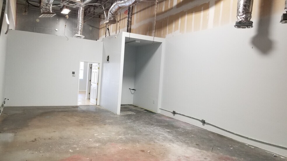 413 NE Van Loon Ln, Cape Coral, FL à louer - Photo de l’immeuble – Image 2 sur 5