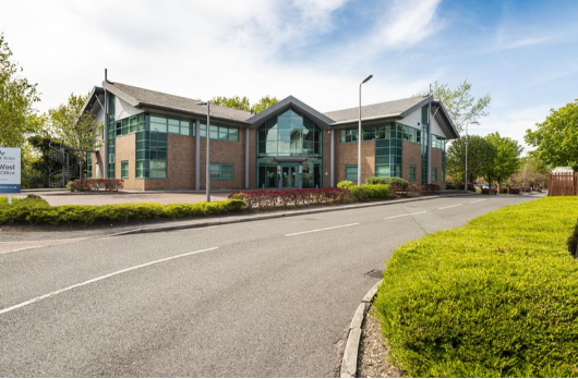 Edward Ct, Altrincham à louer - Photo principale – Image 1 sur 2