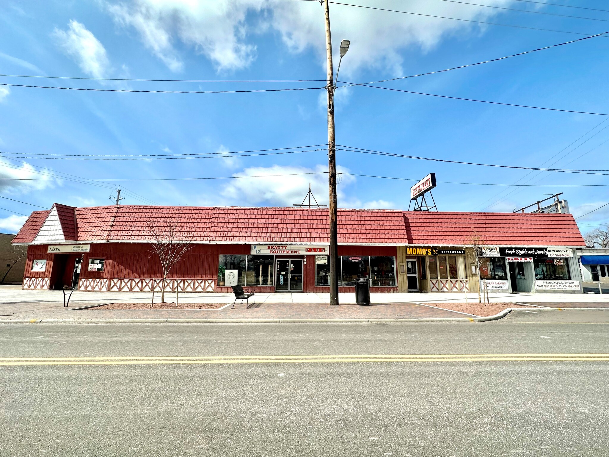 740-750 E 185th St, Cleveland, OH à louer Photo de l’immeuble– Image 1 sur 7