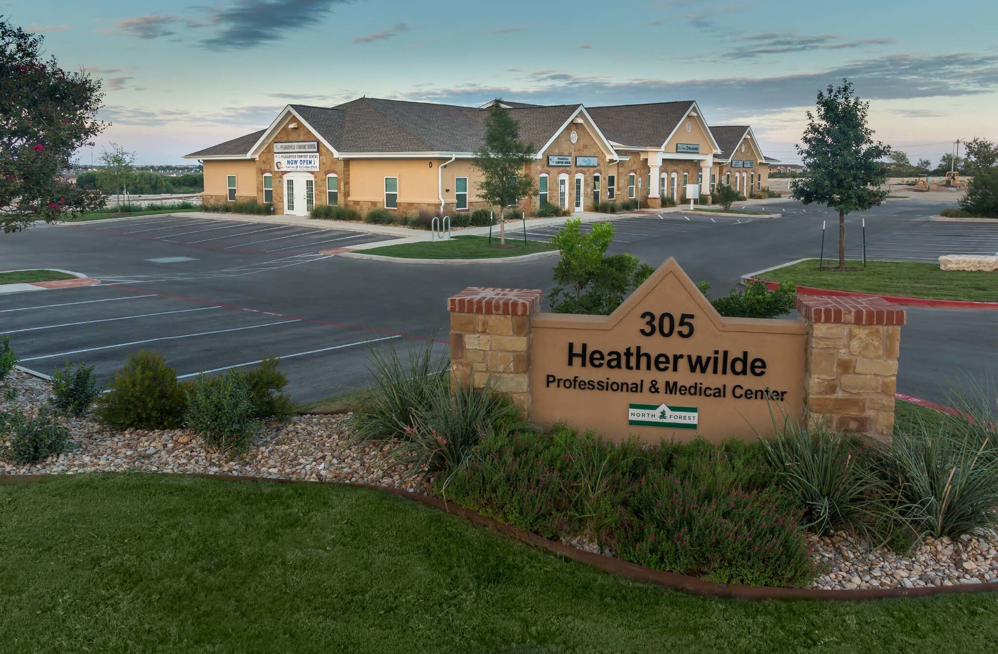 305 N Heatherwilde Blvd, Pflugerville, TX à louer Photo principale– Image 1 sur 6