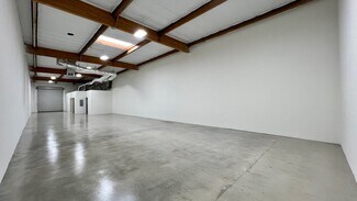 Plus de détails pour 18320-18330 Oxnard St, Tarzana, CA - Industriel/Logistique à louer