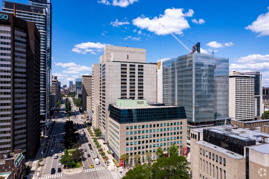 375 University Ave, Toronto, ON à louer - Aérien – Image 3 sur 8