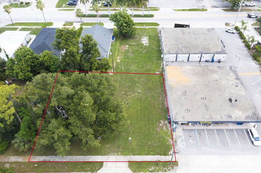 1925 Suwanee Ave, Fort Myers, FL à vendre - Photo de l’immeuble – Image 2 sur 28