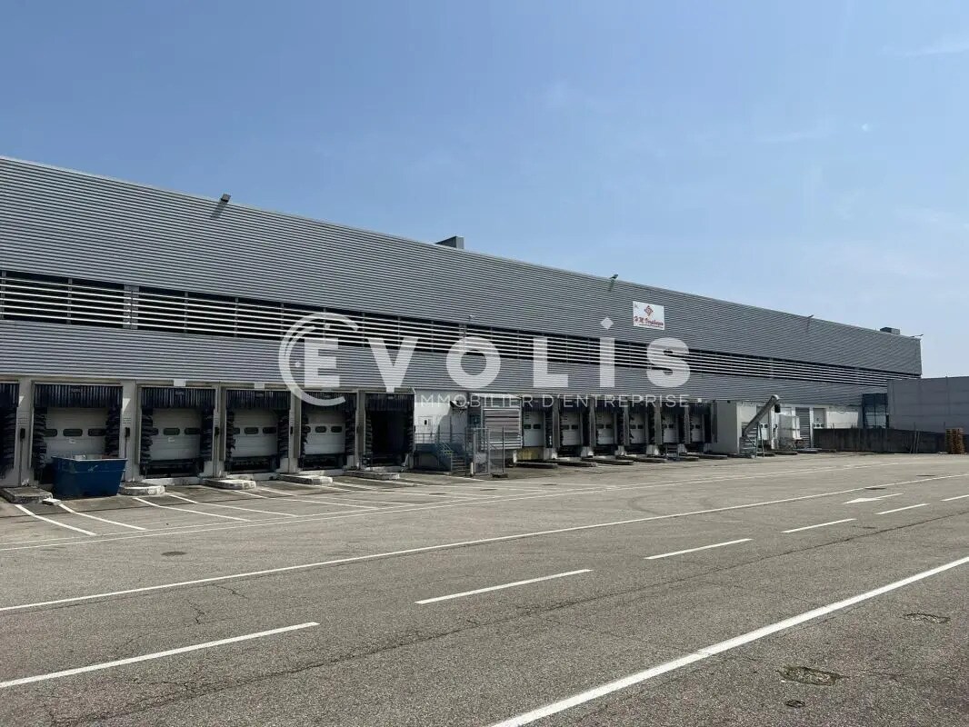 2 Rue Blaise Pascal, Vaulx-Milieu à louer Photo de l’immeuble– Image 1 sur 15