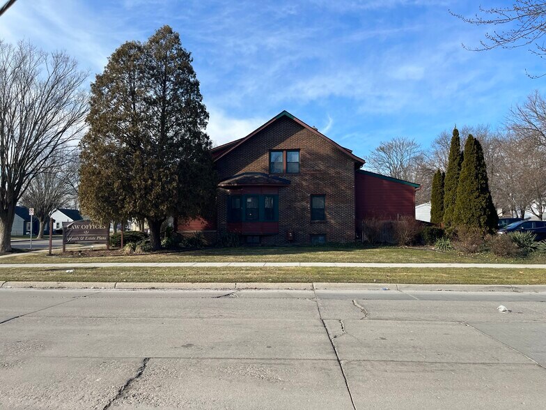 117 Crocker Blvd, Mount Clemens, MI à vendre - Photo principale – Image 1 sur 8