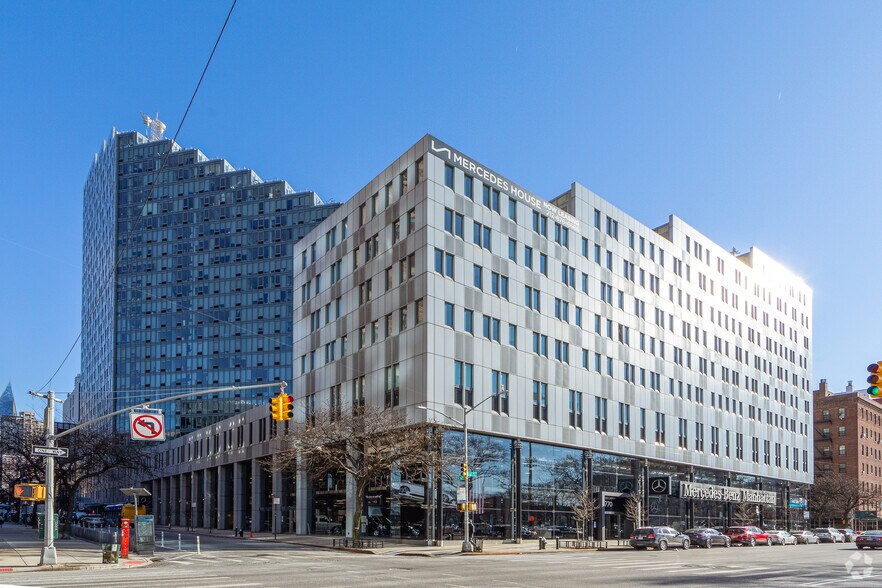 555 W 53rd St, New York, NY à louer - Photo de l’immeuble – Image 1 sur 1