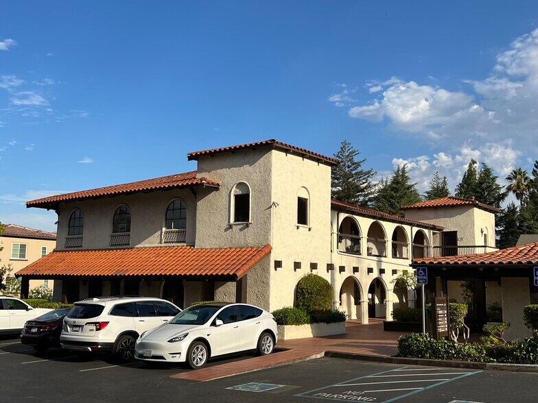 43195 Mission Blvd, Fremont, CA à louer - Photo de l’immeuble – Image 2 sur 5