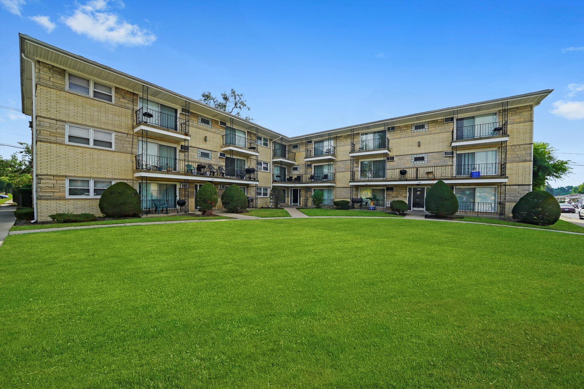 1049 W Vermont Ave, Calumet Park, IL à vendre Photo de l’immeuble– Image 1 sur 29