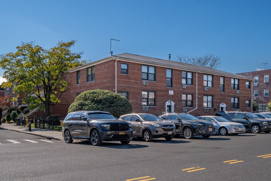 8414-84-18 149th Ave, Jamaica, NY à vendre - Photo de l’immeuble – Image 2 sur 17