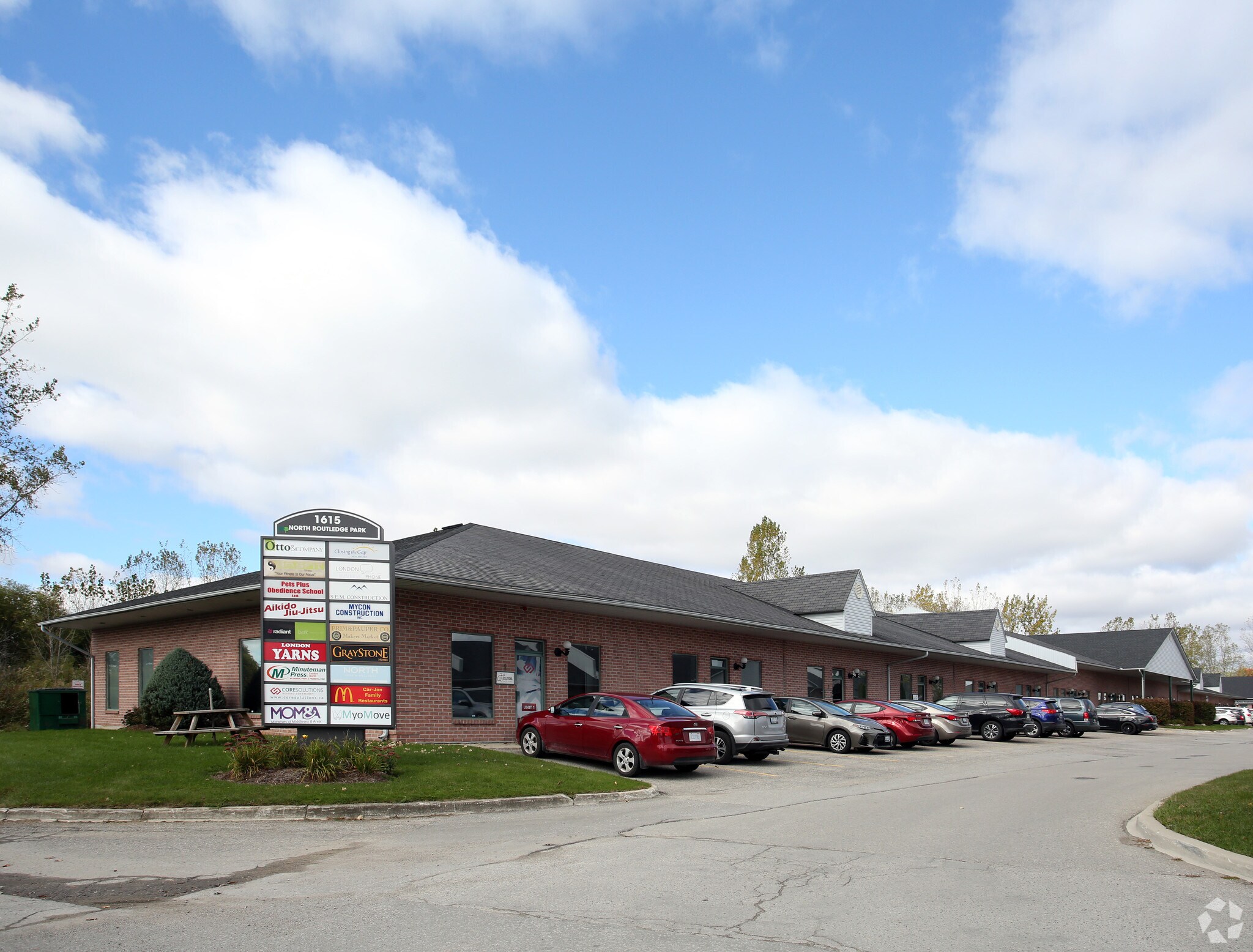 1615 N Routledge Park, London, ON à louer Photo principale– Image 1 sur 6