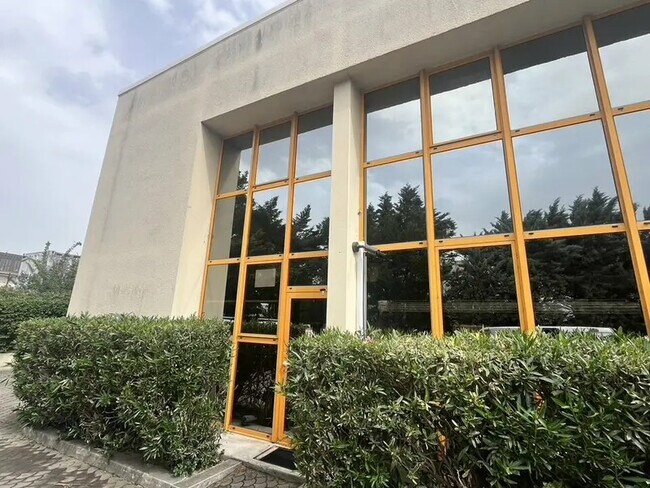 Plus de détails pour 1140 Rue André Ampère, Aix-en-Provence - Bureau à vendre