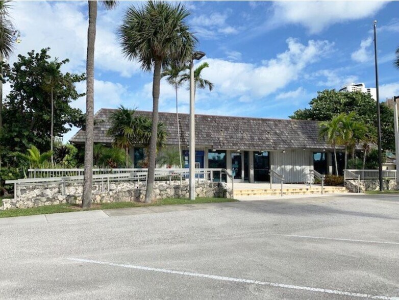 1200 E Blue Heron Blvd, West Palm Beach, FL à louer - Photo de l’immeuble – Image 3 sur 39