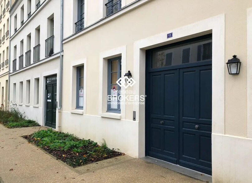 Local d’activités dans Pontoise à louer - Photo de l’immeuble – Image 2 sur 4