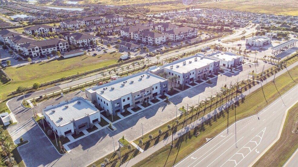 11860-11870 Cheeca Ct, Fort Myers, FL à louer - Photo de l’immeuble – Image 3 sur 8