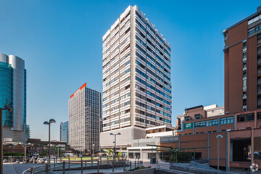 Calle de Orense, 6, Madrid, Madrid à louer - Photo de l’immeuble – Image 1 sur 2