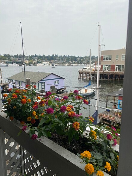 2727 Fairview Ave E, Seattle, WA à louer - Photo de l’immeuble – Image 2 sur 15
