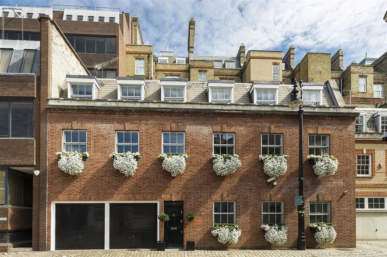 20-22 Grosvenor Gardens Mews N, Londres à louer Photo principale– Image 1 sur 2