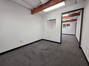 2596 Bay Rd, Redwood City, CA à louer Photo intérieure– Image 1 sur 4