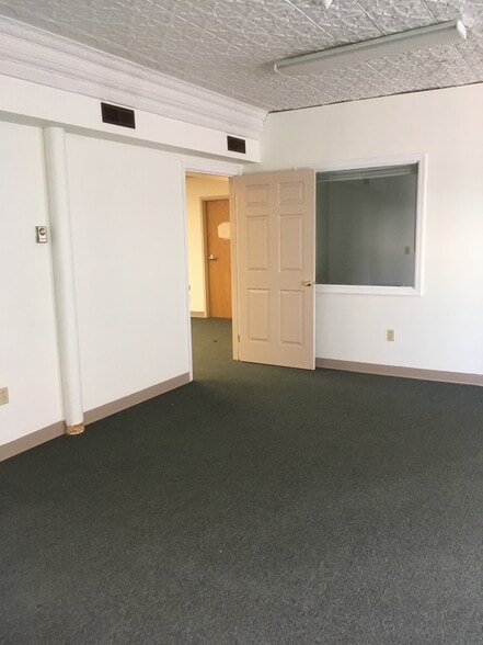 202-212 Broadway, Rensselaer, NY à louer - Photo intérieure – Image 3 sur 6