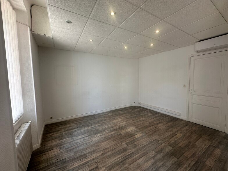 13 Rue Louis Blanc, Cannes à louer - Photo de l’immeuble – Image 3 sur 11