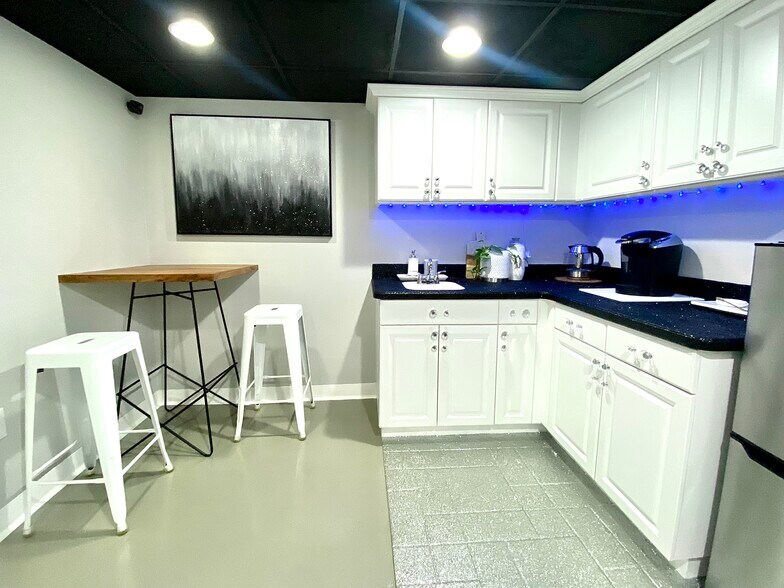 777 S Palm Ave, Sarasota, FL à louer - Photo de l’immeuble – Image 2 sur 15