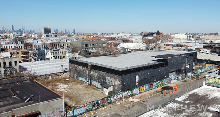 335 Moffat St, Brooklyn, NY à vendre - Photo de l’immeuble – Image 2 sur 7
