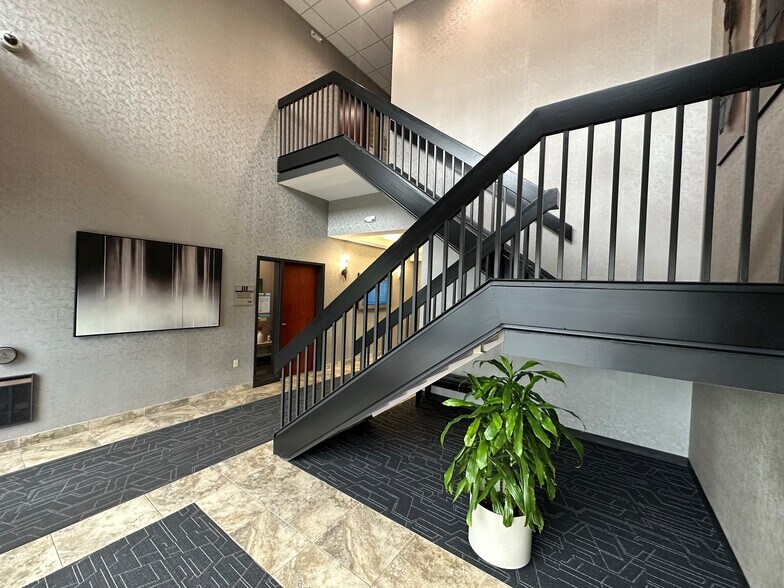 3460 Washington Dr, Eagan, MN à louer - Photo de l’immeuble – Image 2 sur 3
