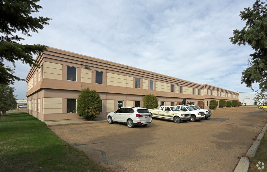 9552 26 Av NW, Edmonton, AB à louer - Photo principale – Image 1 sur 2