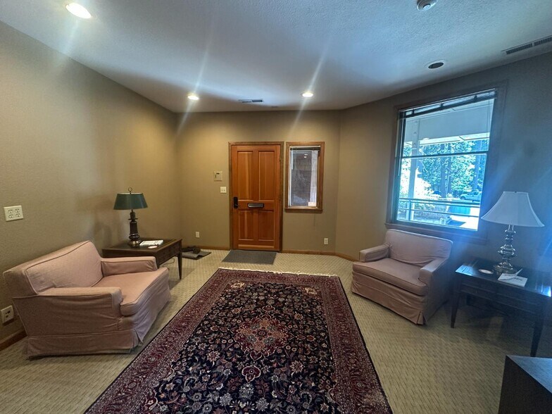 565 Brunswick Rd, Grass Valley, CA à vendre - Photo intérieure – Image 3 sur 8