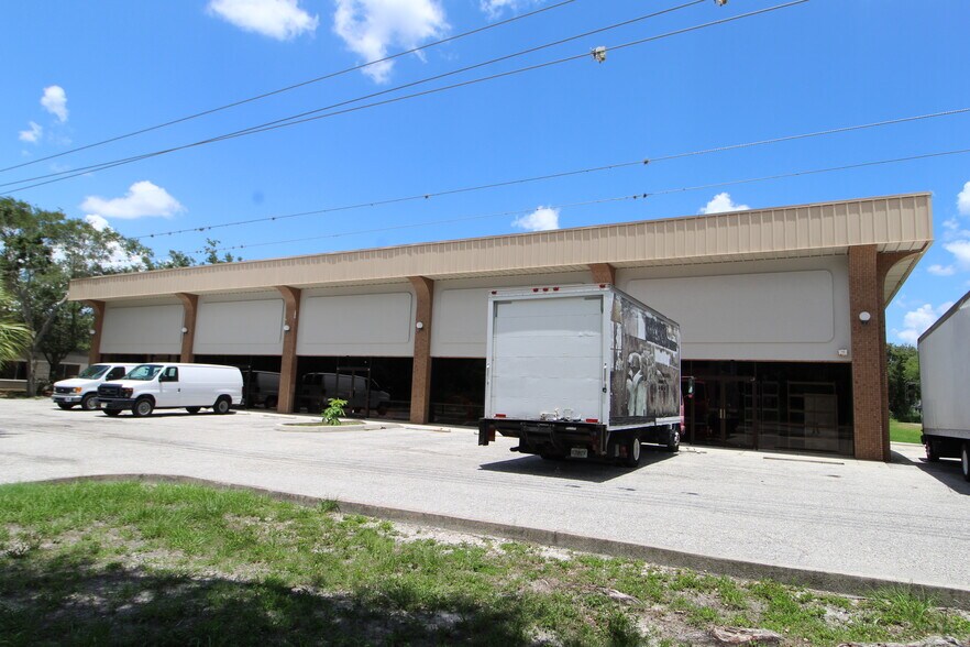 2499 Porter Lake Dr, Sarasota, FL à louer - Photo de l’immeuble – Image 3 sur 10