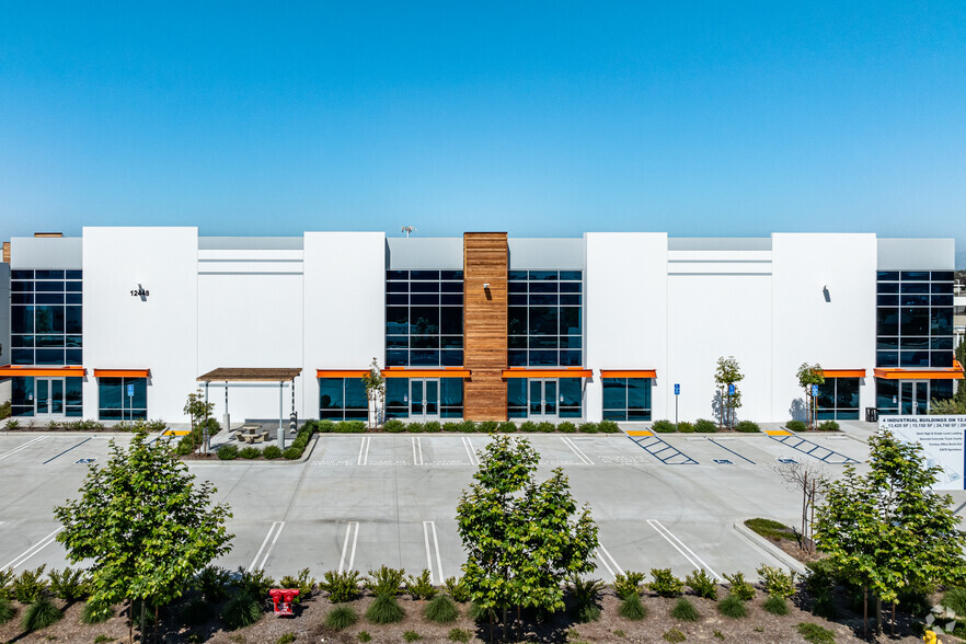 County Rd & East End Ave, Chino, CA à louer - Photo de l’immeuble – Image 3 sur 7