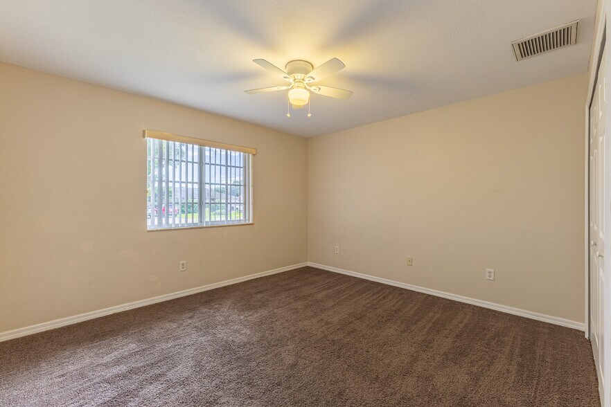 717 SE 8th St, Cape Coral, FL à vendre - Photo de l’immeuble – Image 3 sur 17