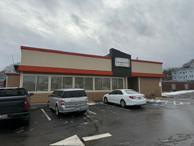 546 Deering Ave, Portland, ME à louer - Photo de l’immeuble – Image 2 sur 7
