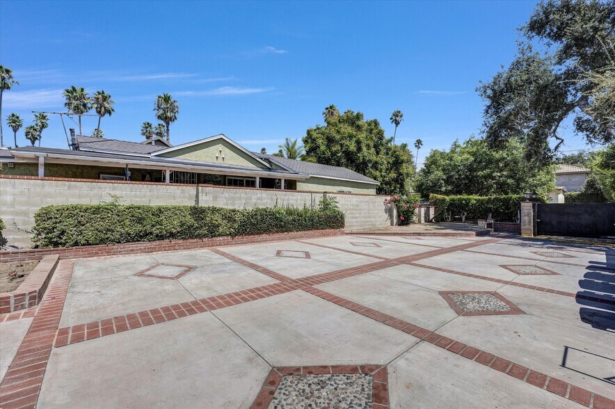 1325 Glen Ave, Pasadena, CA à vendre - Photo de l’immeuble – Image 3 sur 15
