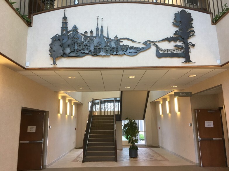 70 Thomas Johnson Dr, Frederick, MD à louer - Photo de l’immeuble – Image 2 sur 5