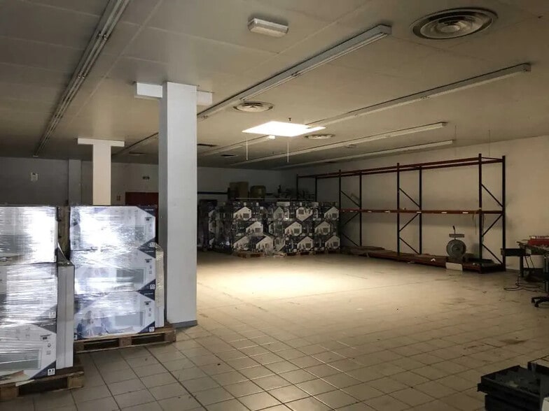 Industriel/Logistique dans Bouc-Bel-Air à louer - Photo de l’immeuble – Image 2 sur 13