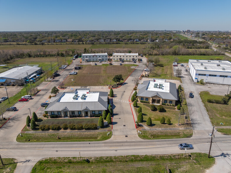 850 Lawrence Rd, League City, TX à louer - Photo de l’immeuble – Image 3 sur 19