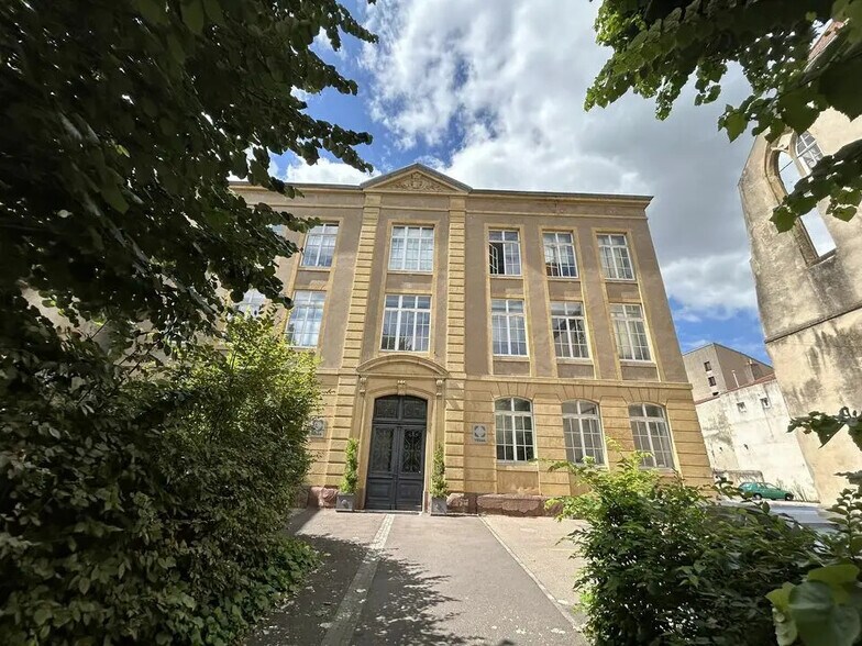 Bureau dans Metz à louer - Photo de l’immeuble – Image 1 sur 13