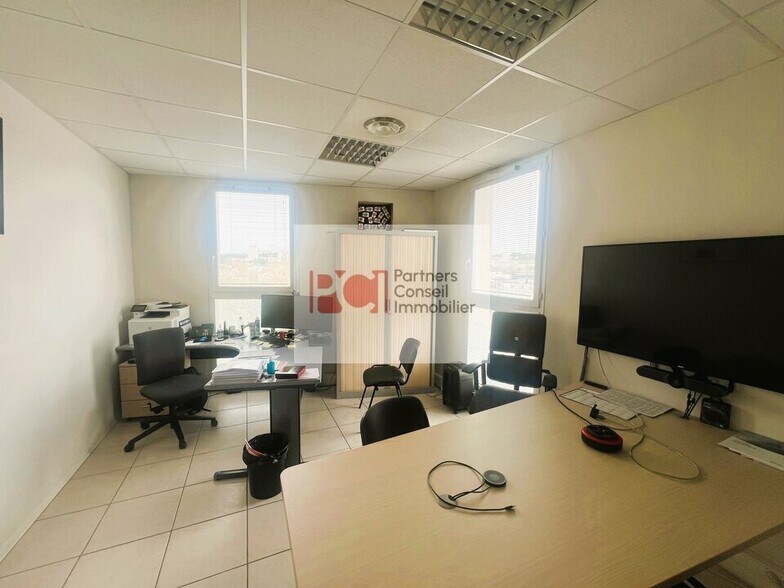 Bureau dans Nîmes à louer - Photo intérieure – Image 2 sur 3