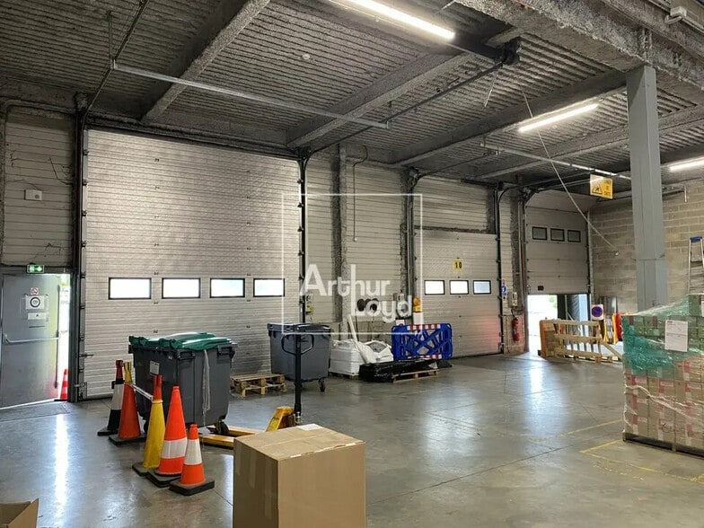 Bureau dans Combs-la-Ville à louer - Photo de l’immeuble – Image 3 sur 6