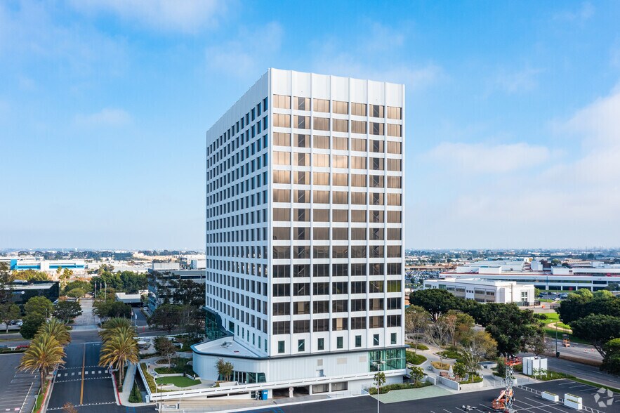 101 Continental Blvd, El Segundo, CA à louer - Photo de l’immeuble – Image 2 sur 28