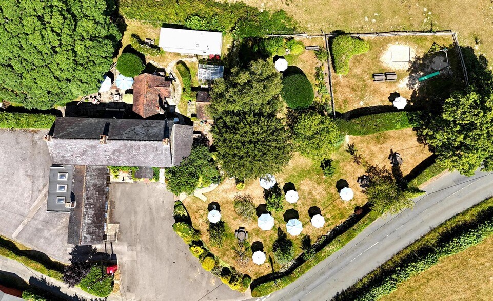 School Ln, Haywards Heath à vendre - Photo de l’immeuble – Image 3 sur 9