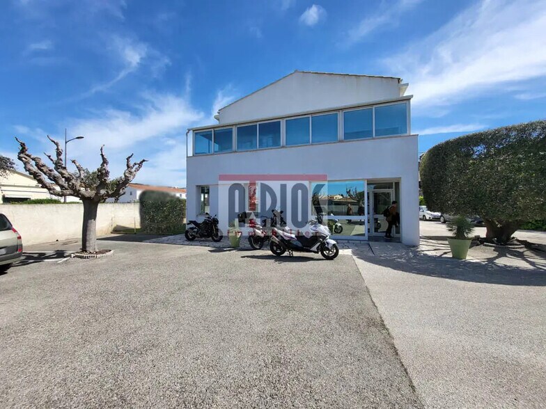 Bureau dans Sanary-sur-Mer à vendre - Photo de l’immeuble – Image 1 sur 12