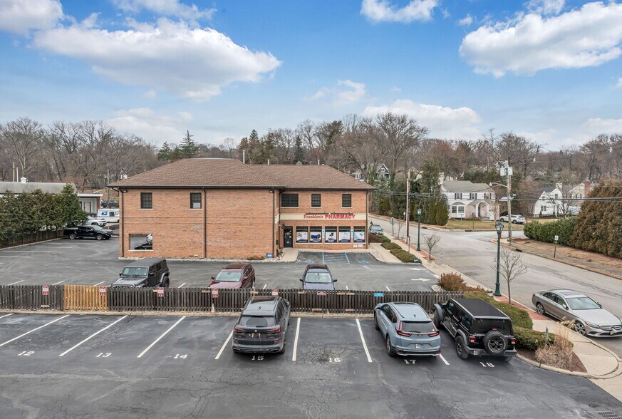 31 Sheridan Ave, Ho Ho Kus, NJ à louer - Photo de l’immeuble – Image 2 sur 8